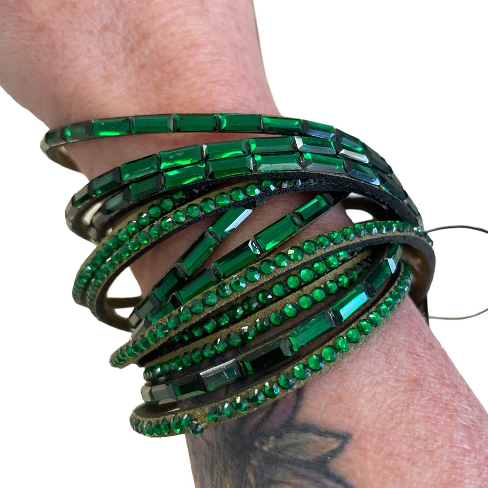 Beautiful never worn green wrap bracelet! 💚